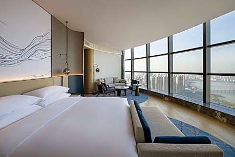 Presidential Suite, Executive lounge access, Presidential Suite, 1 King, Lake view