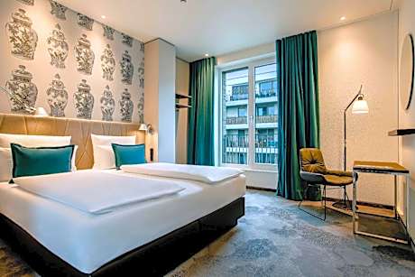 Superior King Room with view