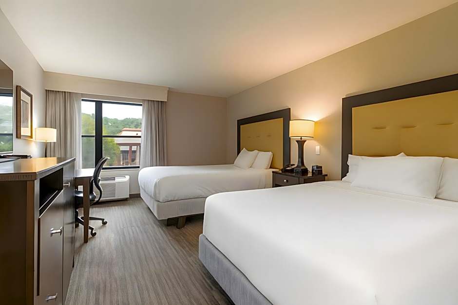 Branson Hillside Hotel