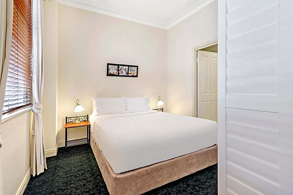 ULTIQA Rothbury Hotel