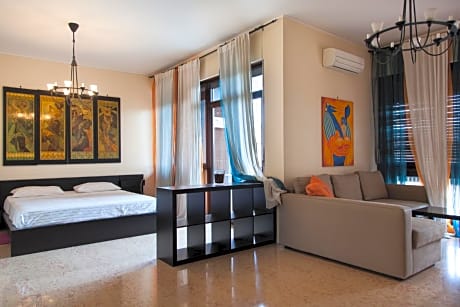 Suite with Balcony and Private External Bathroom