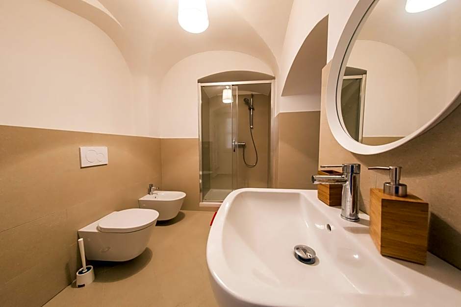 Three Golden Crowns Apartments