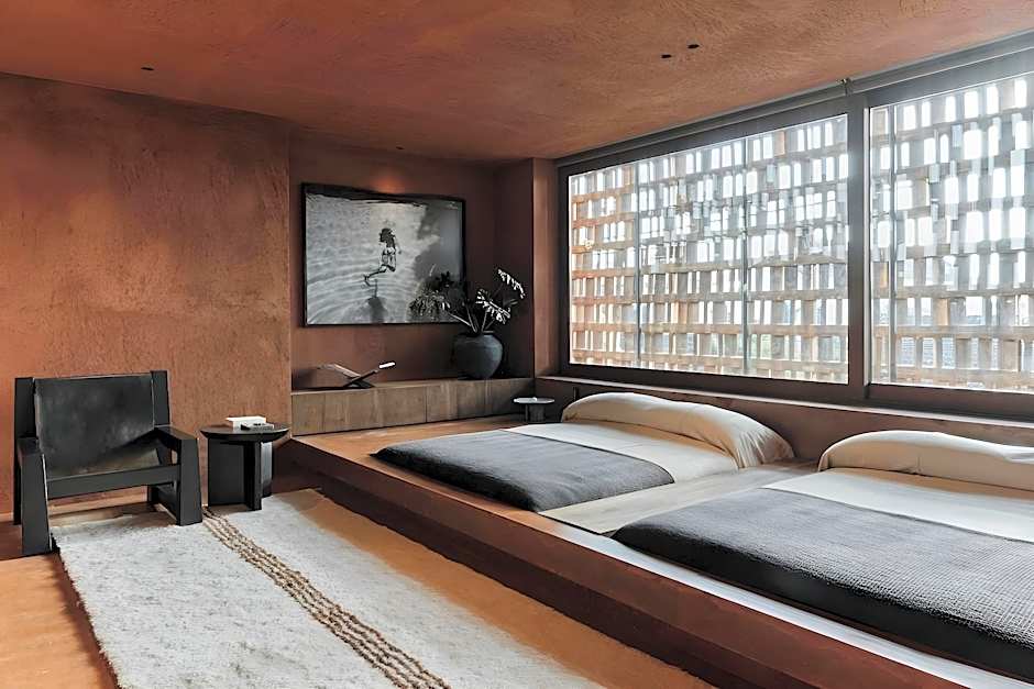 Further Hotel