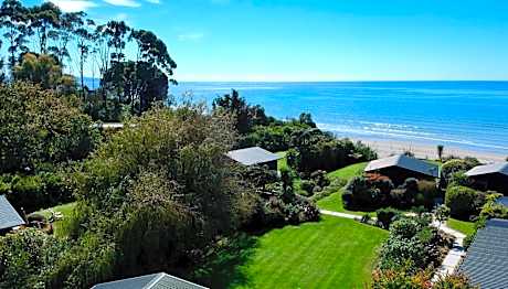 Adrift In Golden Bay- Absolute Beachfront Villas