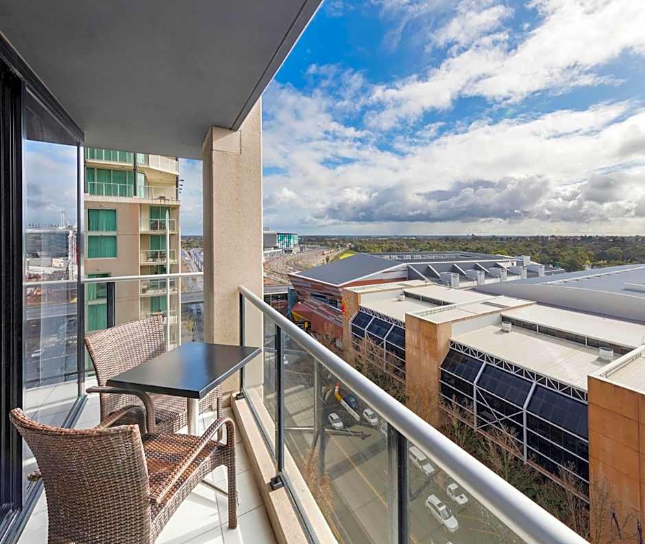 Oaks Adelaide Horizons Suites