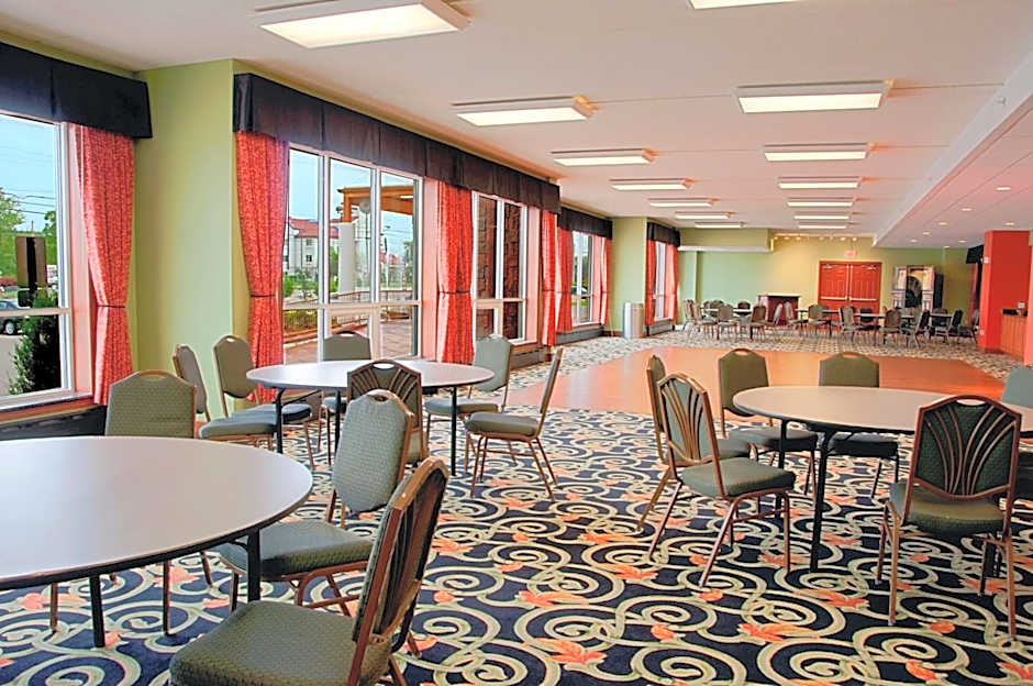 Best Western Plus Sandusky Hotel & Suites