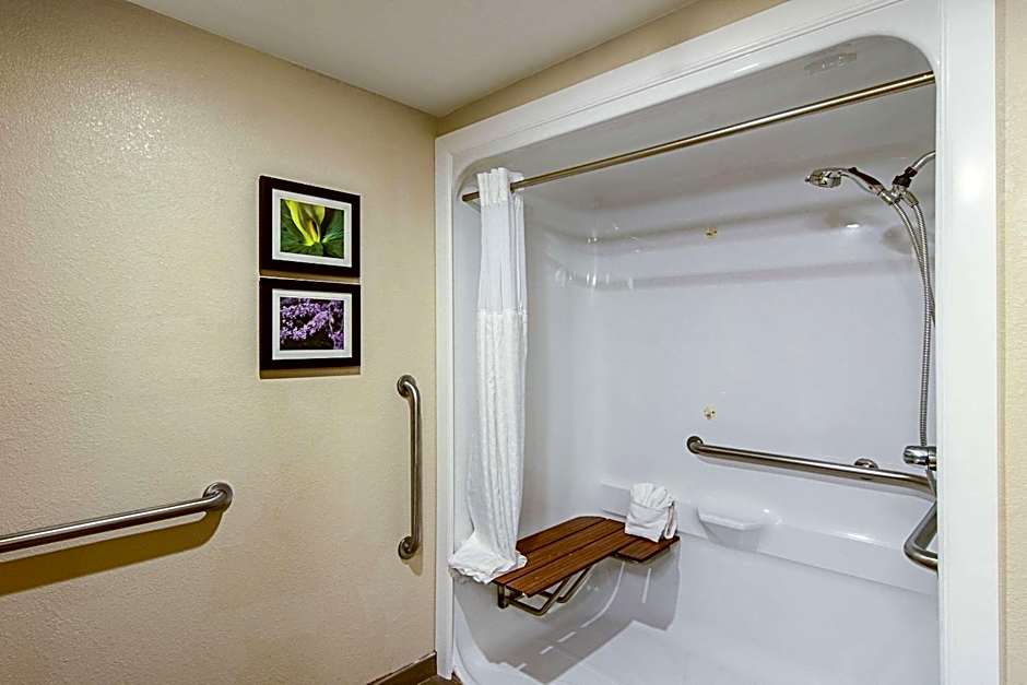 Comfort Suites Knoxville Airport