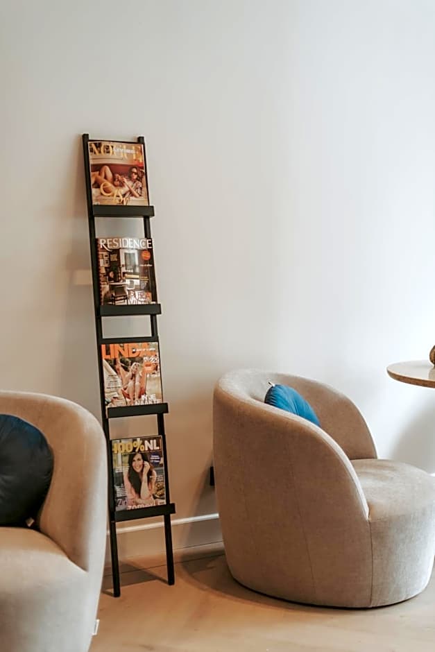 Boutique Hotel First City