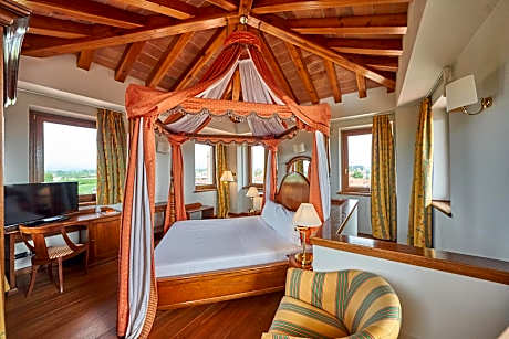 Suite with Garden View