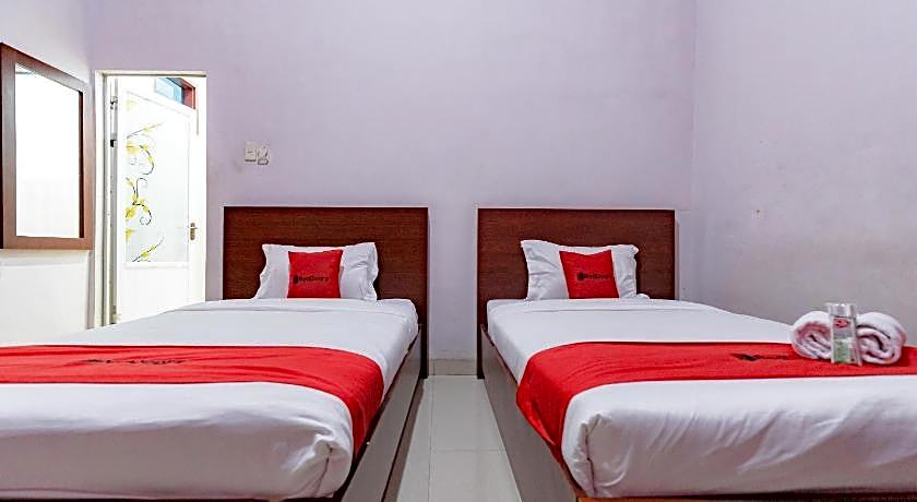 RedDoorz Syariah near UISU Medan