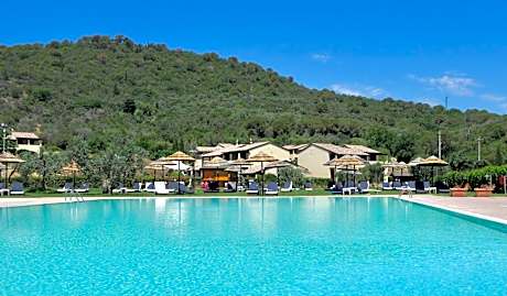 Apartments 5 beds, ground floor with private outdoor area, in Residence with swimming-pool