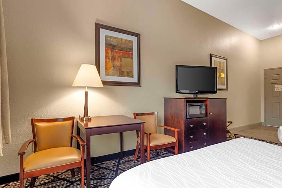 Best Western Plus Hobby Airport Inn & Suites