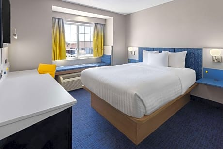 1 Queen Bed Non-Smoking