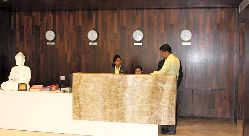 Hotel German Palace, Airport