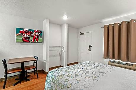 Studio Queen Room Disability Access Non-Smoking