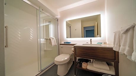 Double Room - Mobility Accessible Tub/Non-Smoking