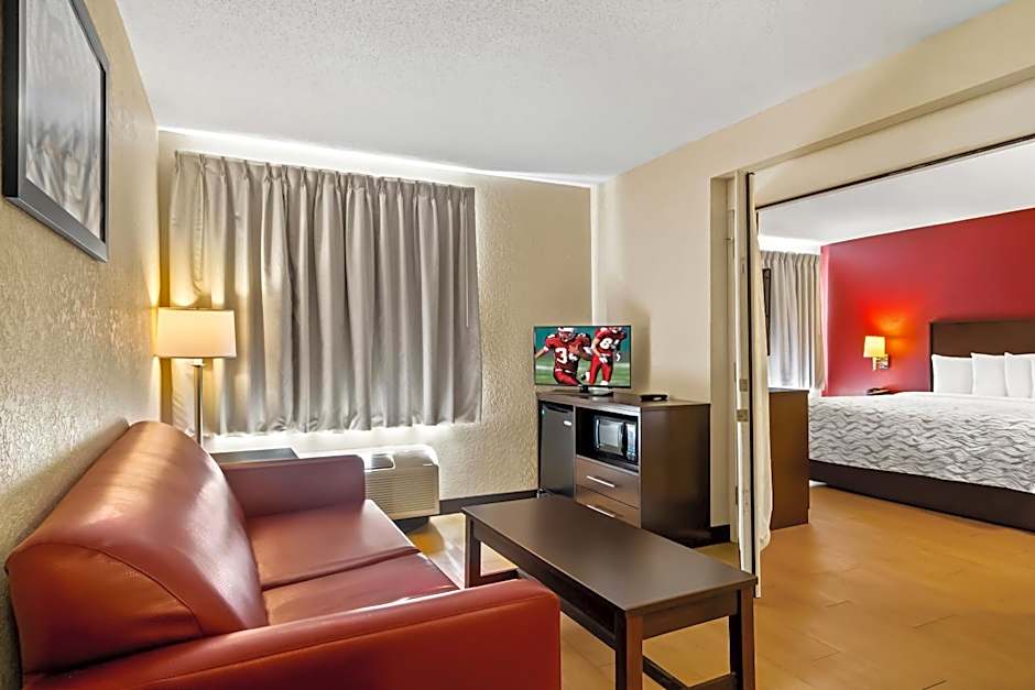 Red Roof PLUS+ Jacksonville - Southpoint