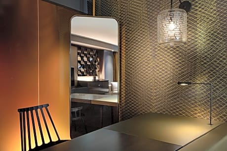Cool Corner, Guest room, 1 King, City view, Corner room