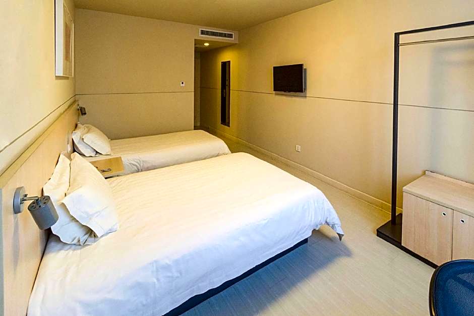 Jinjiang Inn Baoding Railway Station