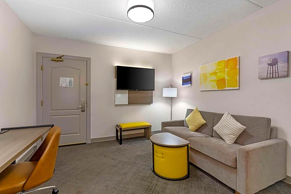 Comfort Inn & Suites Cuyahoga Falls - Akron