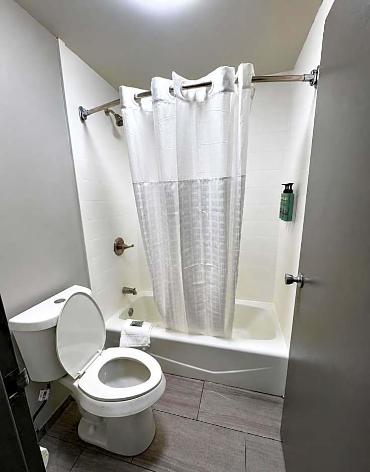 Clarion Greenville Airport Inn