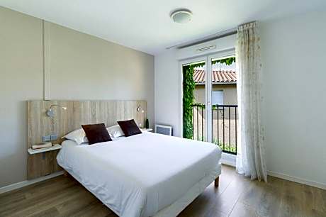 Two-Bedroom Apartment (6 Adults)