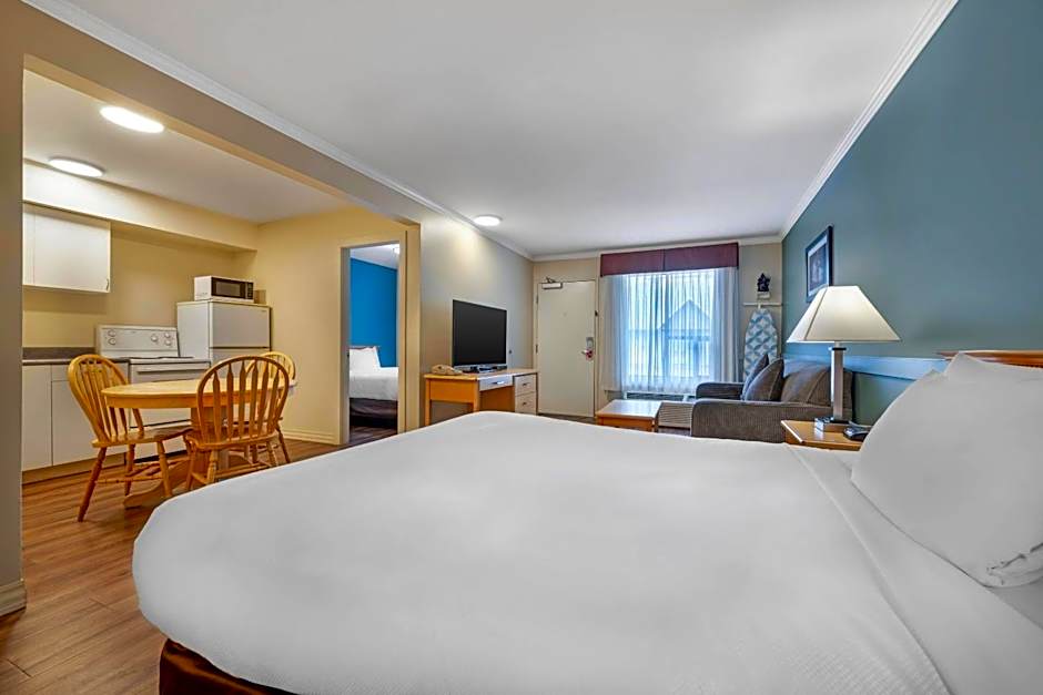 Econo Lodge Inn & Suites