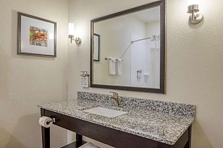 Double Room with Two Double Beds - Hearing Accessible/Non-Smoking