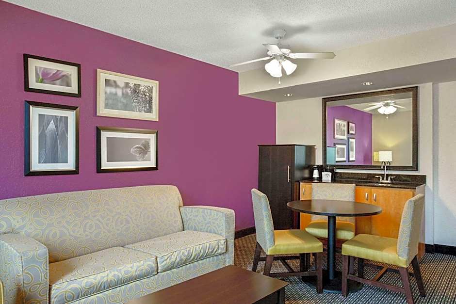 La Quinta Inn & Suites by Wyndham Miami Lakes