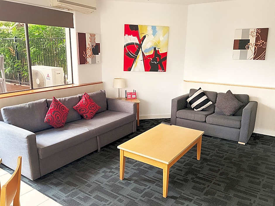 Tiki Hotel Apartments Surfers Paradise