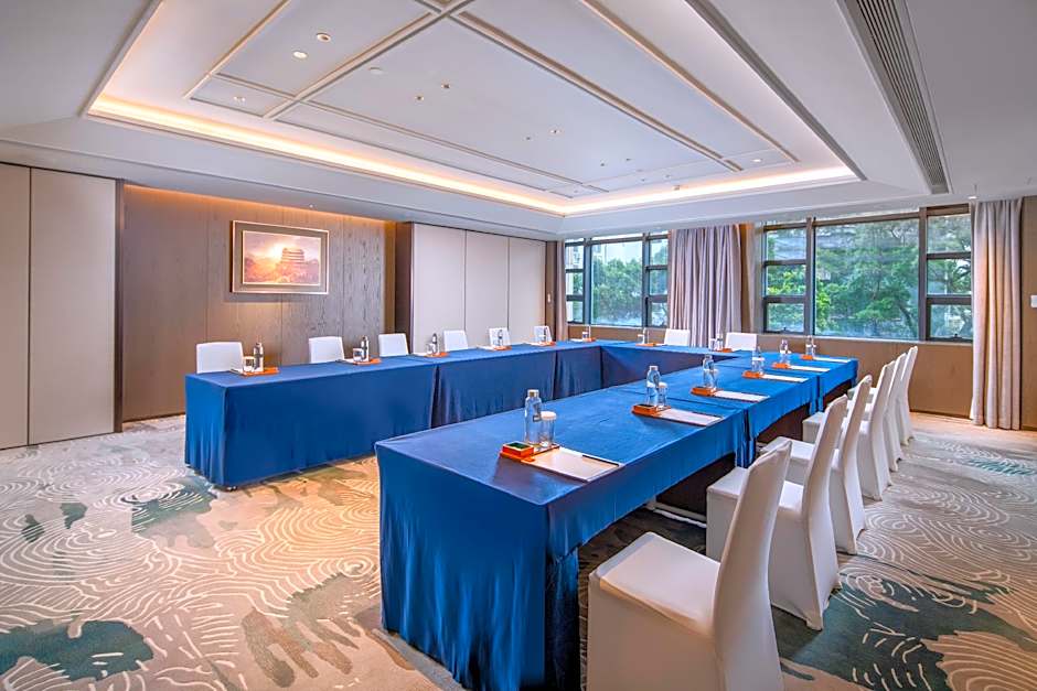 Yuexiu Hotel Guangzhou, Curio Collection by Hilton