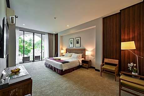 Suite with River View