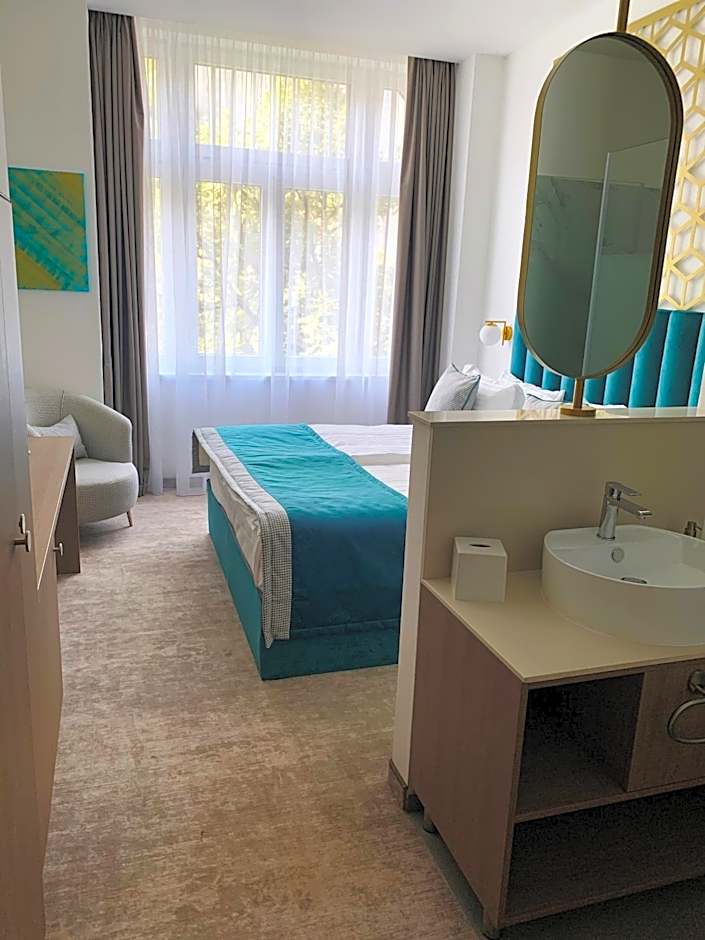 Mera Hotel