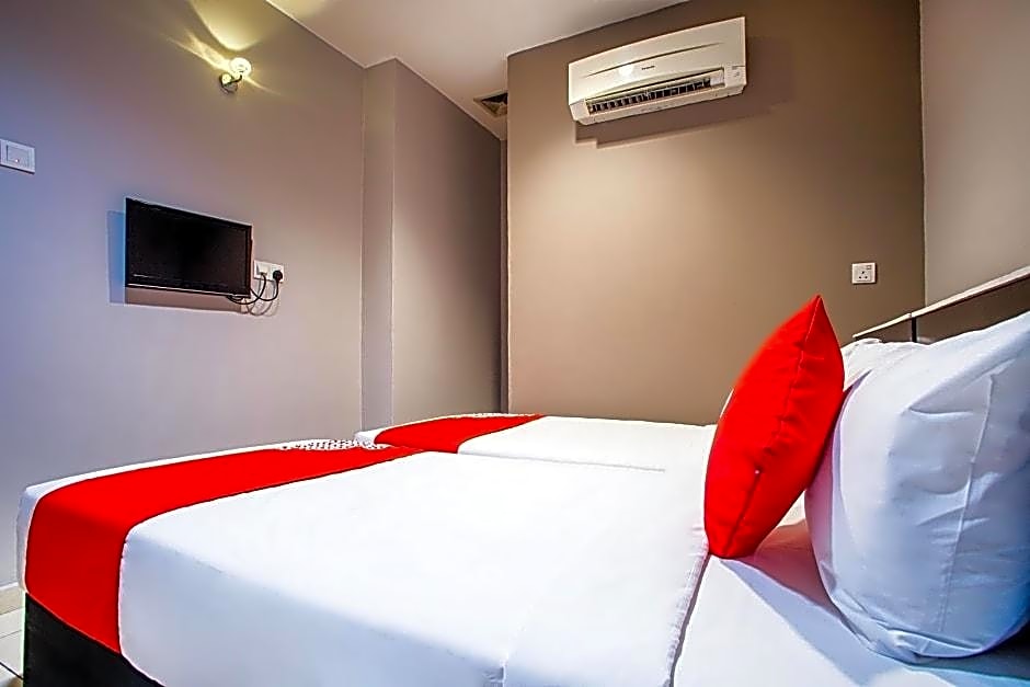 Super OYO 44097 Avatarr Hotel