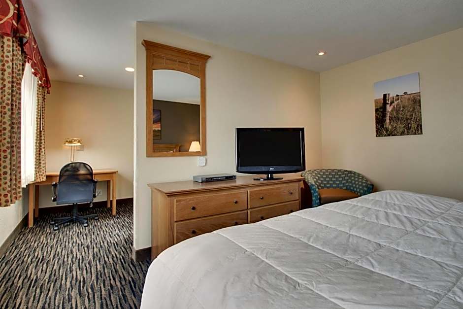 EverSpring Inn & Suites