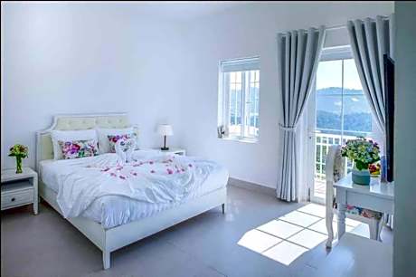 Queen Room with Balcony