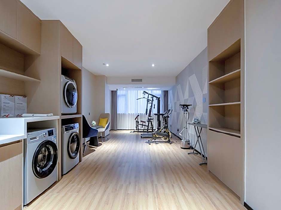 Borrman Hotel Guigang Macaojiang Park High-speed Railway Station