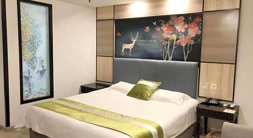 GreenTree Inn Taicang Baolong Square Hotel