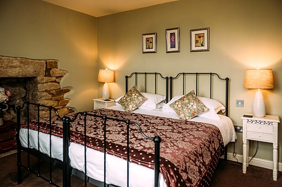 Photo 1 of 7 of 1 Double Bed or 2 Beds