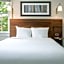 Oakhurst Inn at the University