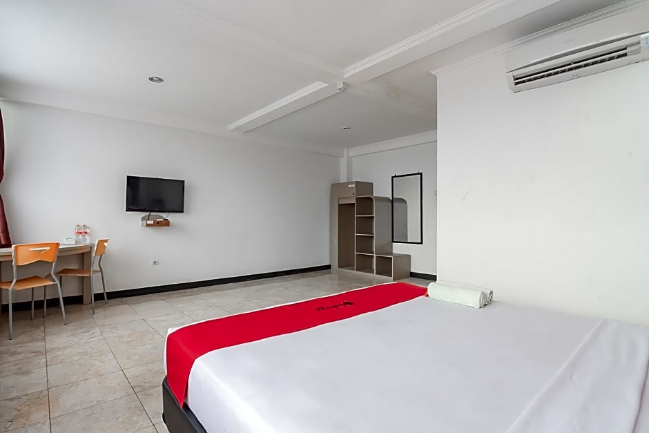 RedDoorz near Sukabumi Station 2