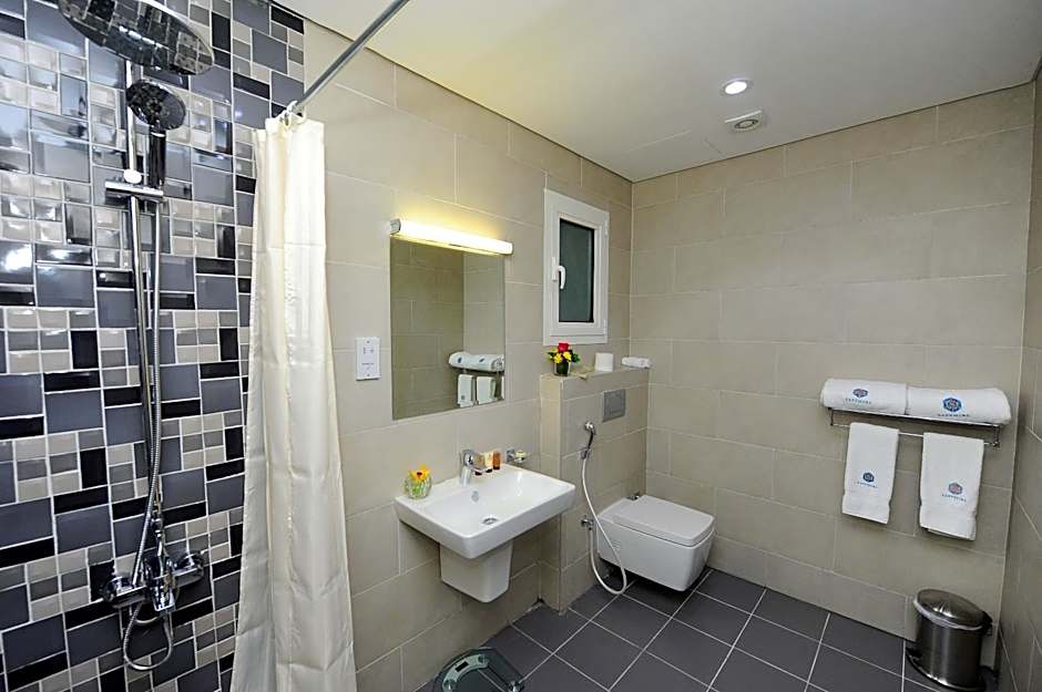 Al Mansour Park Inn Hotel&Apartment