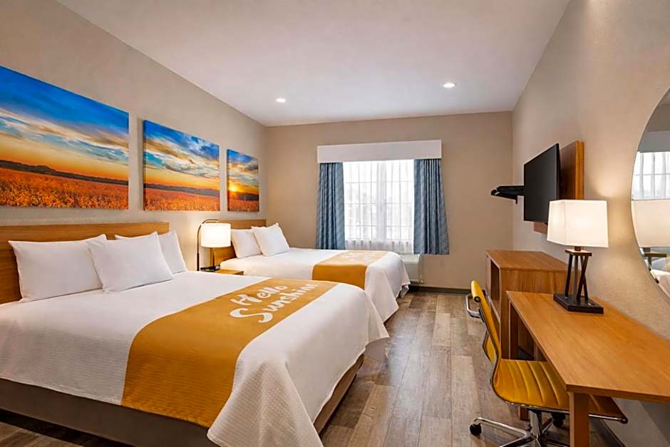 Days Inn & Suites by Wyndham Greater Tomball