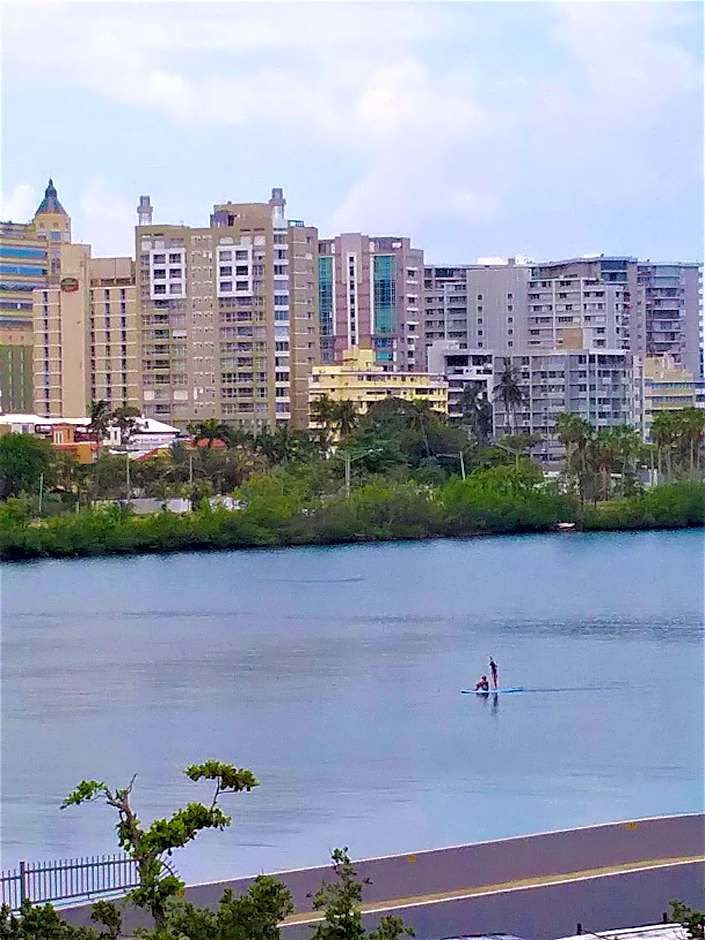 El Canario by the Lagoon