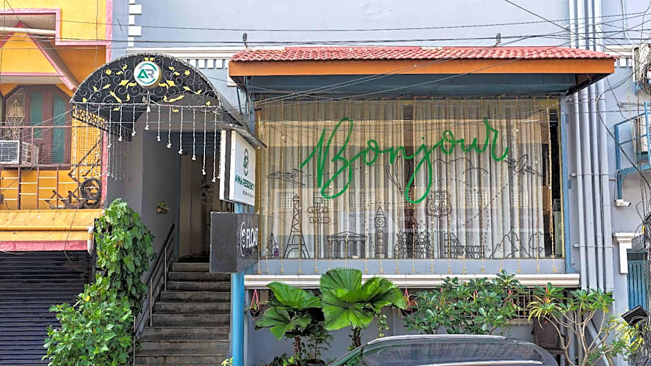 Anna Residency- White Town
