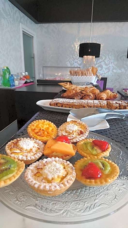 Hotel In - Lounge Room