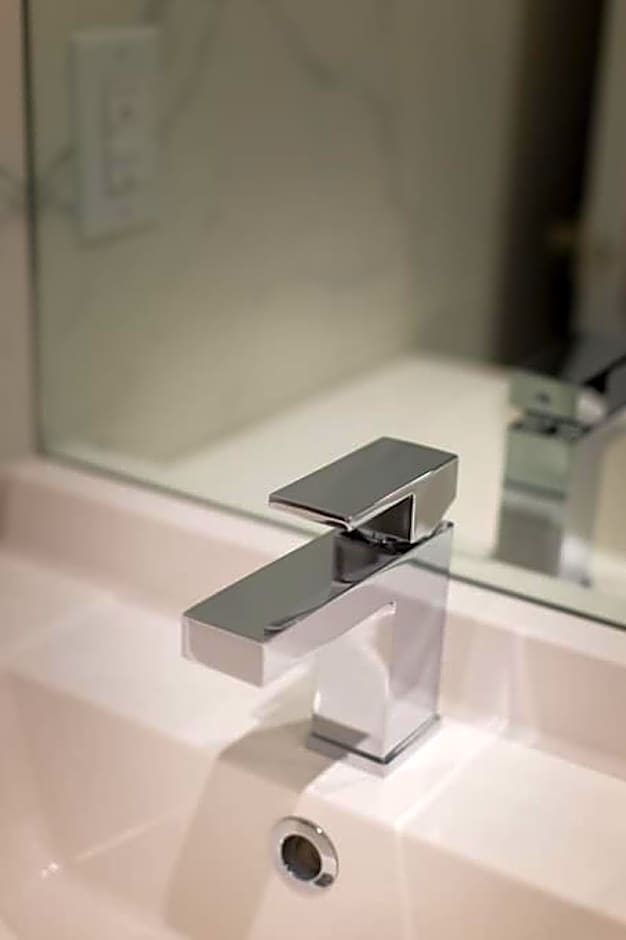 Palms Little Italy Studio with full bathroom by Denstays