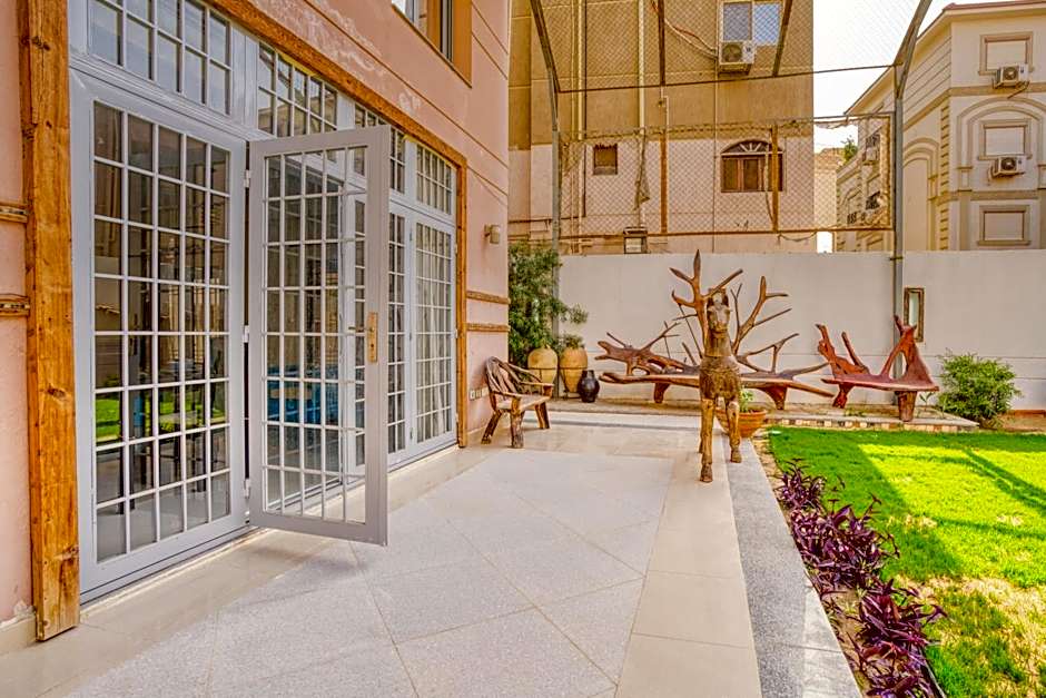 Spacious Garden Duplex near JW Marriott