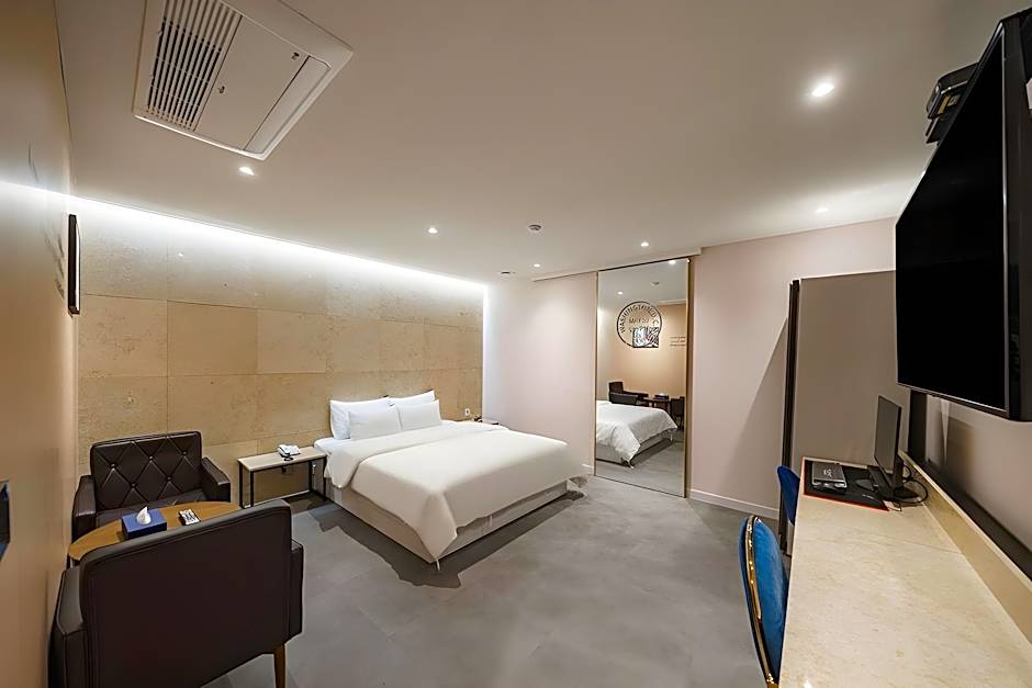 Hotel Millennium