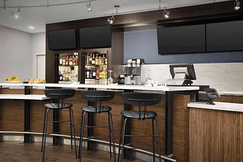 Courtyard by Marriott Dallas Addison/Quorum Drive